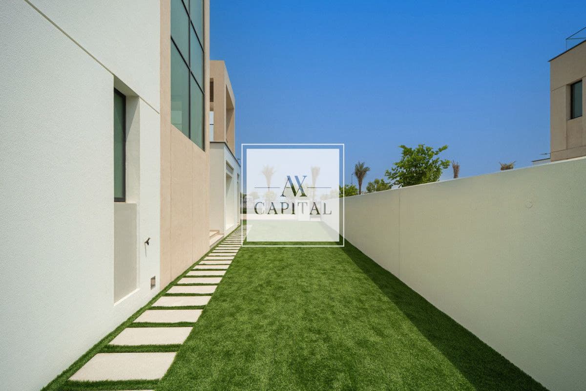 Spacious 4BR Townhouse | Vacant and Luxurious - 2