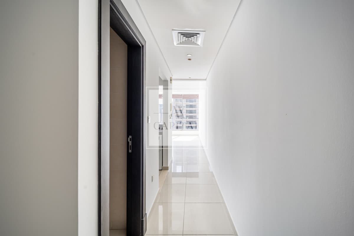 1 BR | Unfurnished | Near Tram & Marina mall - 3