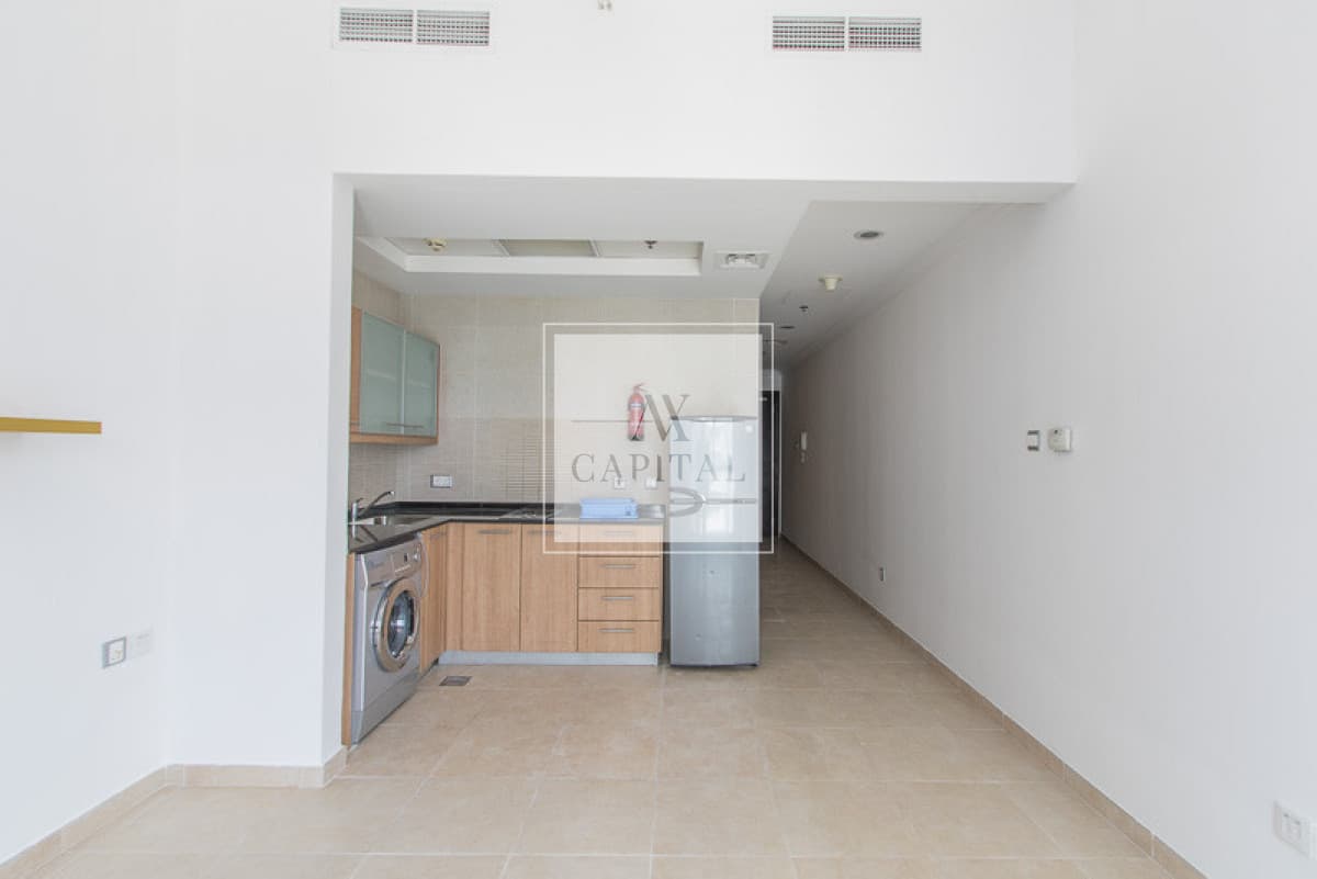 Vacant on Transfer Studio Apt Dubai Marina - 2