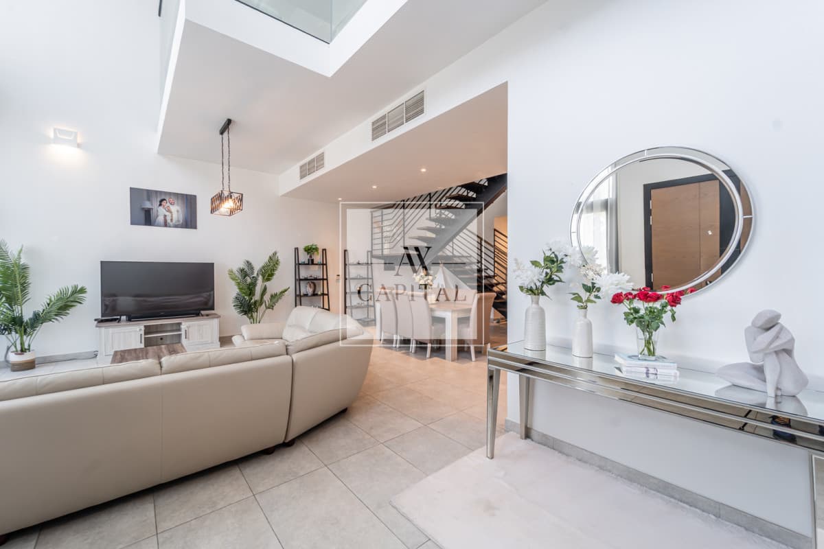 Stunning 4 Bedrooms | Maid Room | Near mall - 2