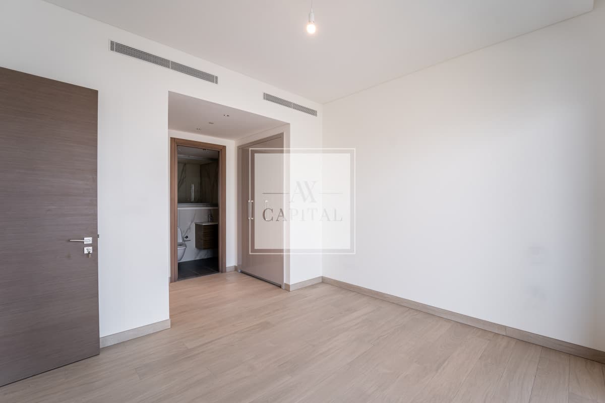 Bright open living | spacious 1-bedroom |Vacant