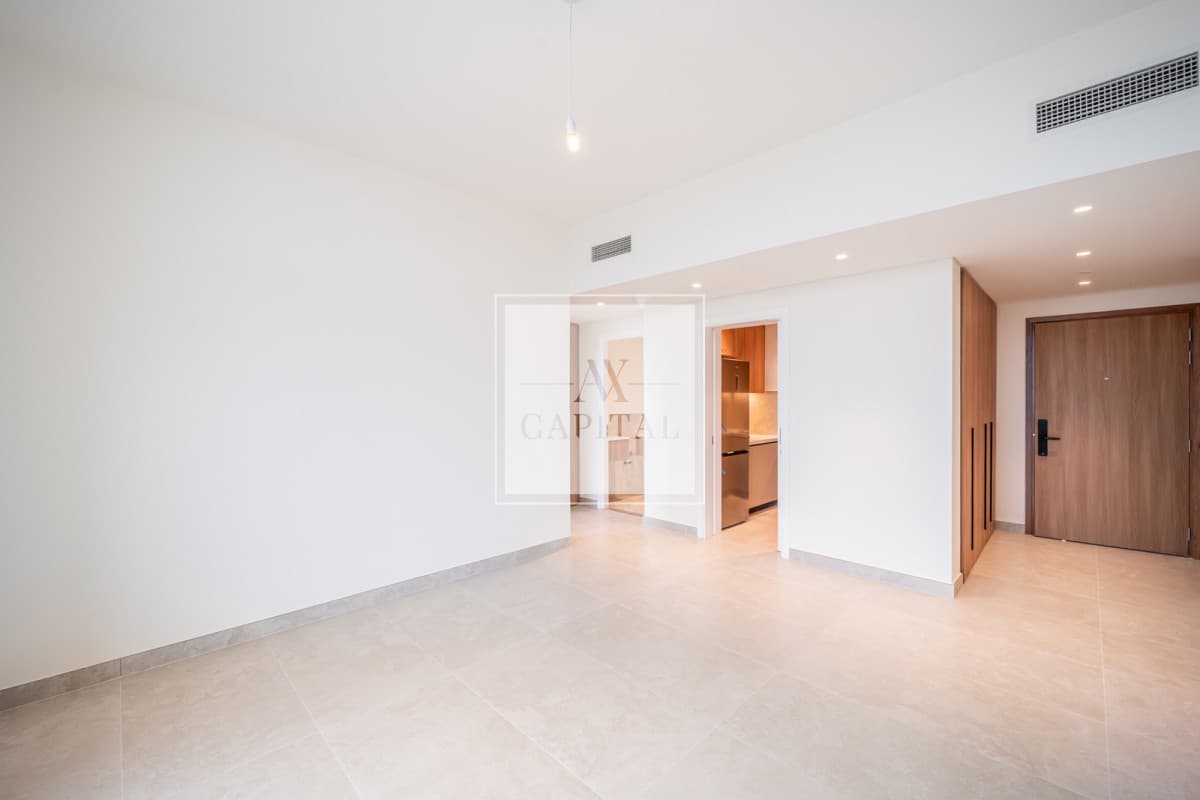 Bright 2BR|Large Layout | Prime JVT| Unfurnished