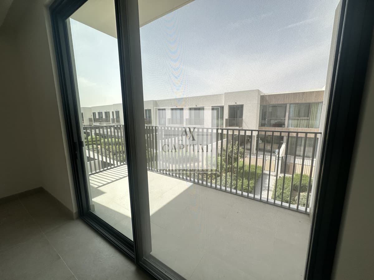 Single Row | Green Space | Close to Pool