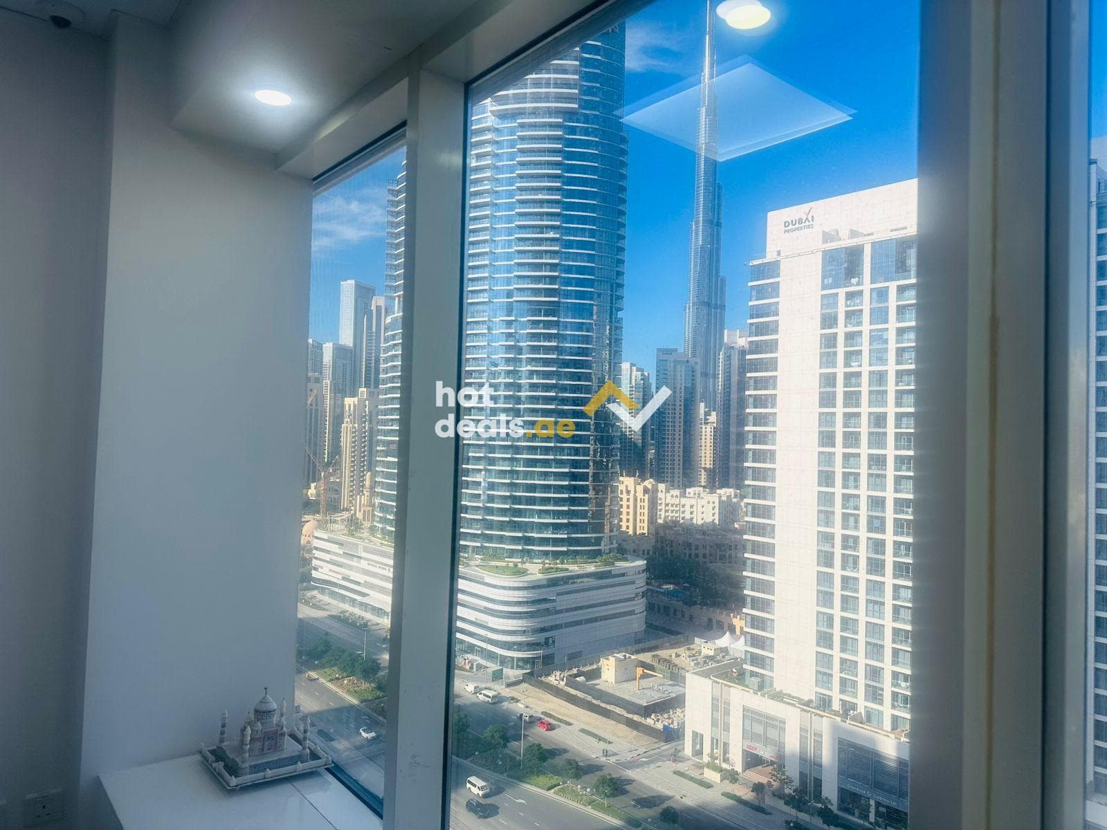 FURNISHED| BURJ KHALIFA VIEW | WR & PANTRY